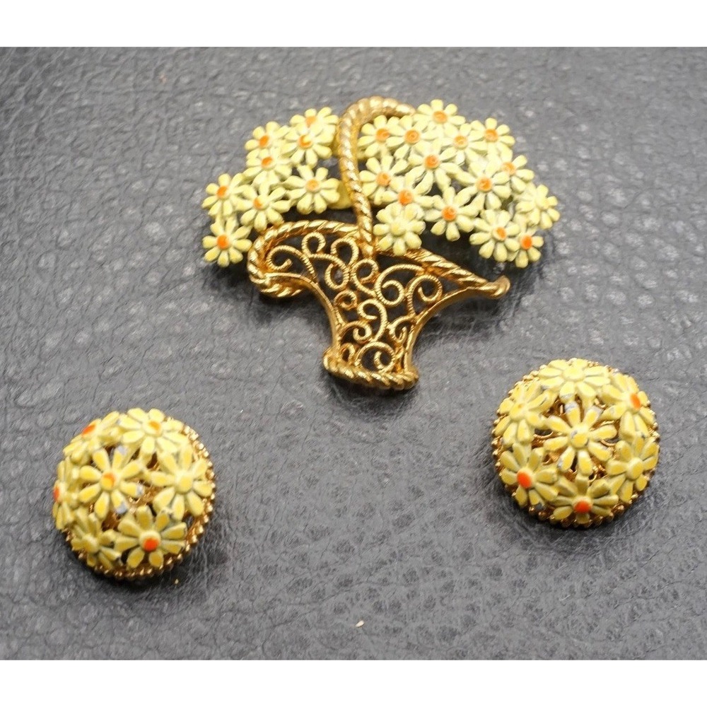Vintage Enamel Daisy Flower Basket Brooch Clip Earrings Set Gold Tone Mod Retro
